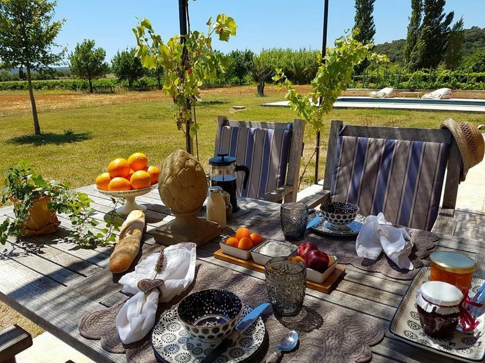 Fontaine De Cerier Bed & Breakfast แกสติญง-ดู-การ์ ภายนอก รูปภาพ
