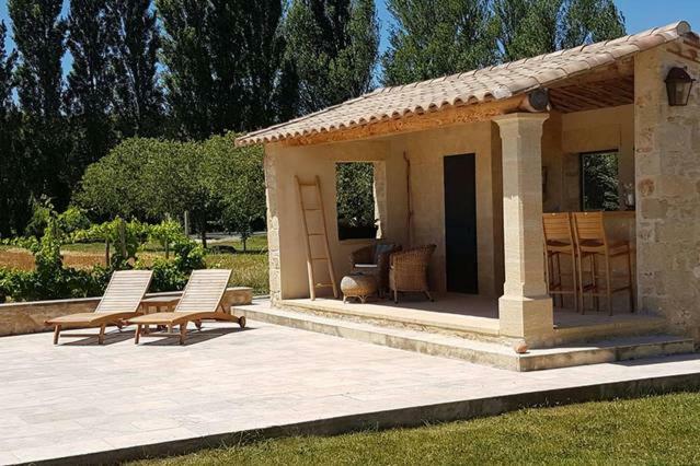 Fontaine De Cerier Bed & Breakfast แกสติญง-ดู-การ์ ภายนอก รูปภาพ