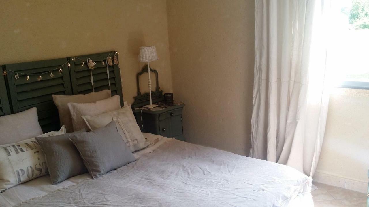 Fontaine De Cerier Bed & Breakfast แกสติญง-ดู-การ์ ภายนอก รูปภาพ