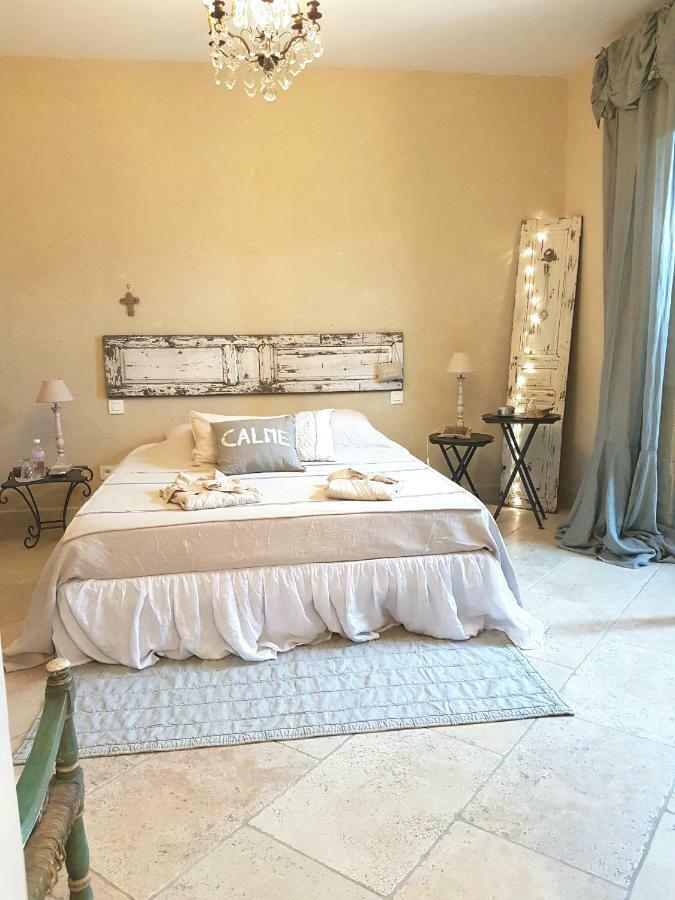 Fontaine De Cerier Bed & Breakfast แกสติญง-ดู-การ์ ภายนอก รูปภาพ